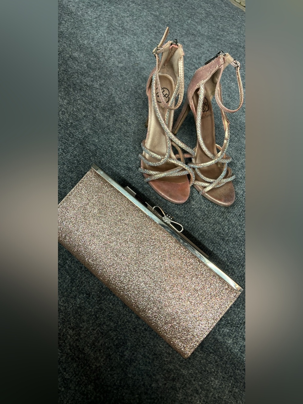 Woman’s 7.5 Daisy Fuentes Heels and INC International Concepts Glitter Clutch